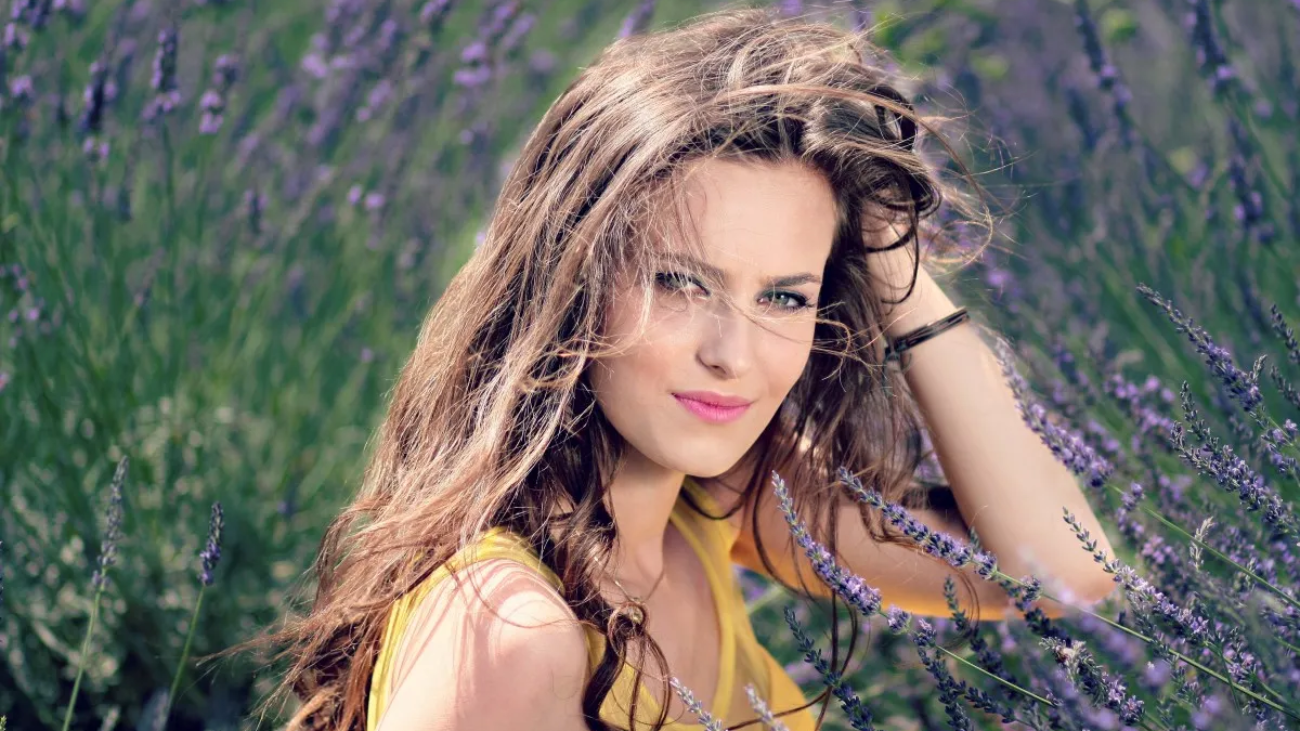 girl_lavender_flowers_mov_beauty_nature-601444