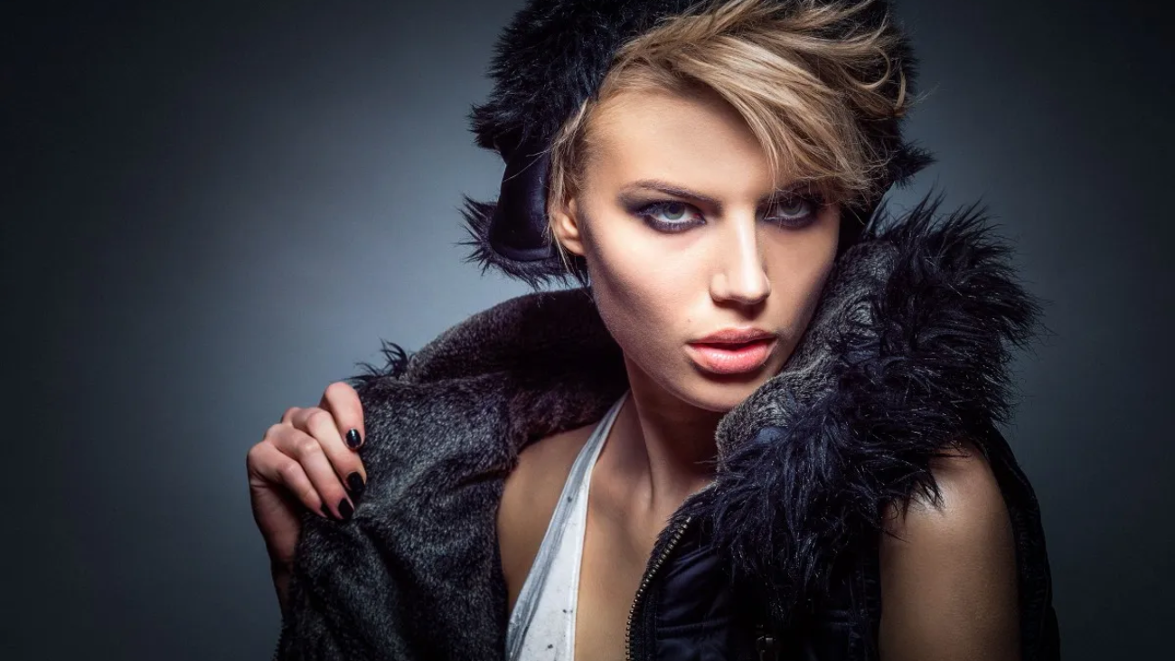 model_fashion_glamour_girl_female_portrait_studio_sensual-761299
